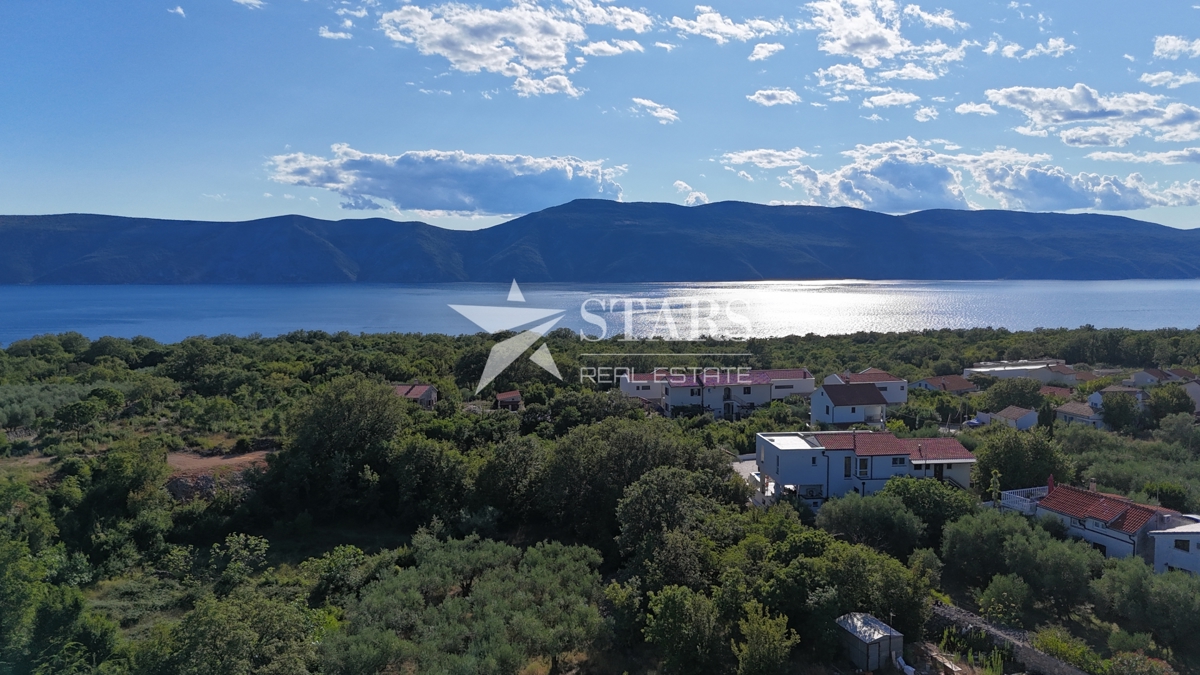 Krk, Brzac – Moderna dvojna vila z bazenom, strešno teraso in pogledom na morje