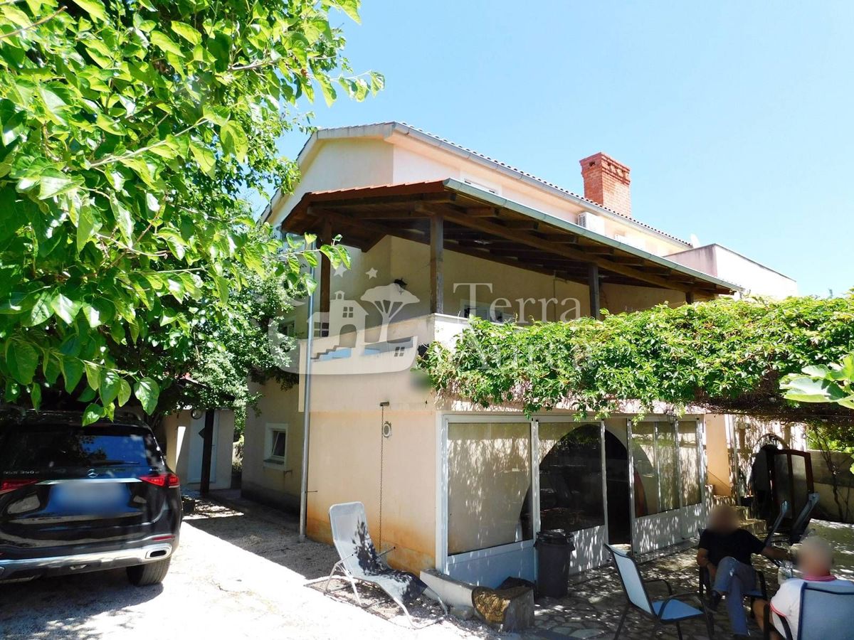 Dvojna hiša s prostornim vrtom, Muraj, otok Krk