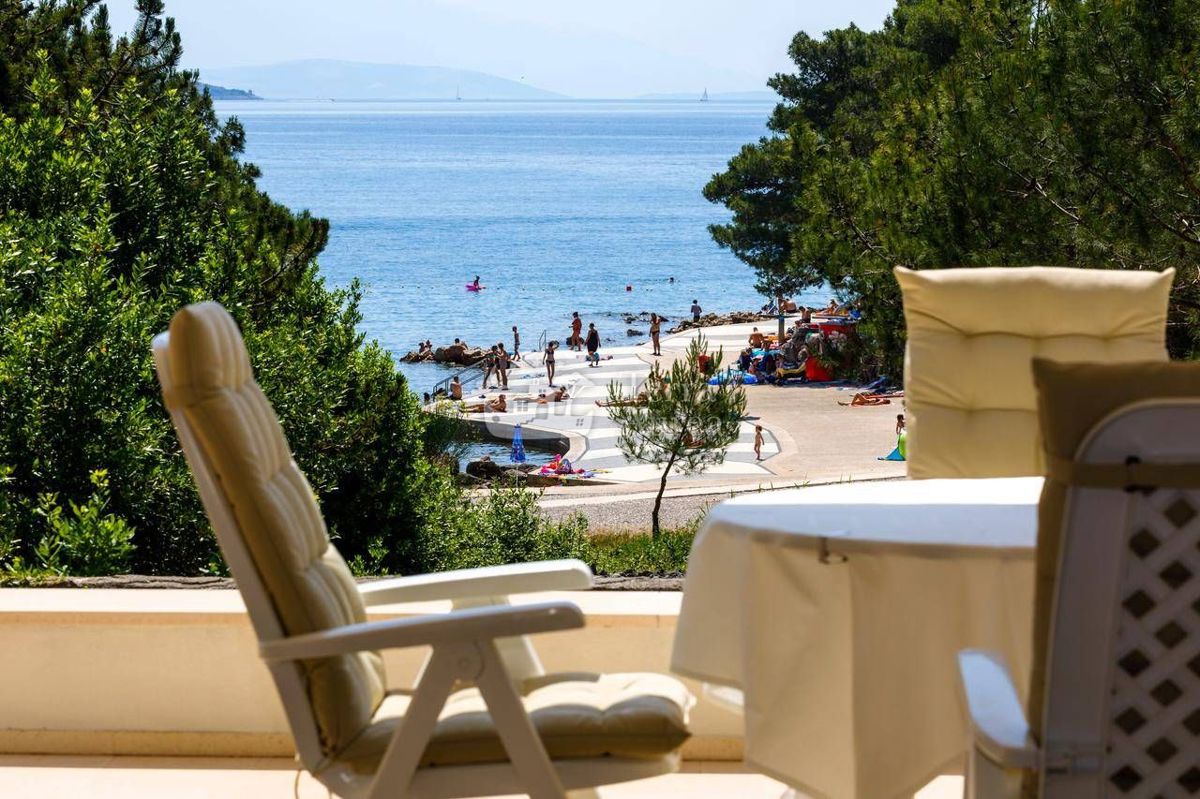 Trosoben apartma v prvi vrsti od morja, Krk, Ježevac, panoramski pogled na morje