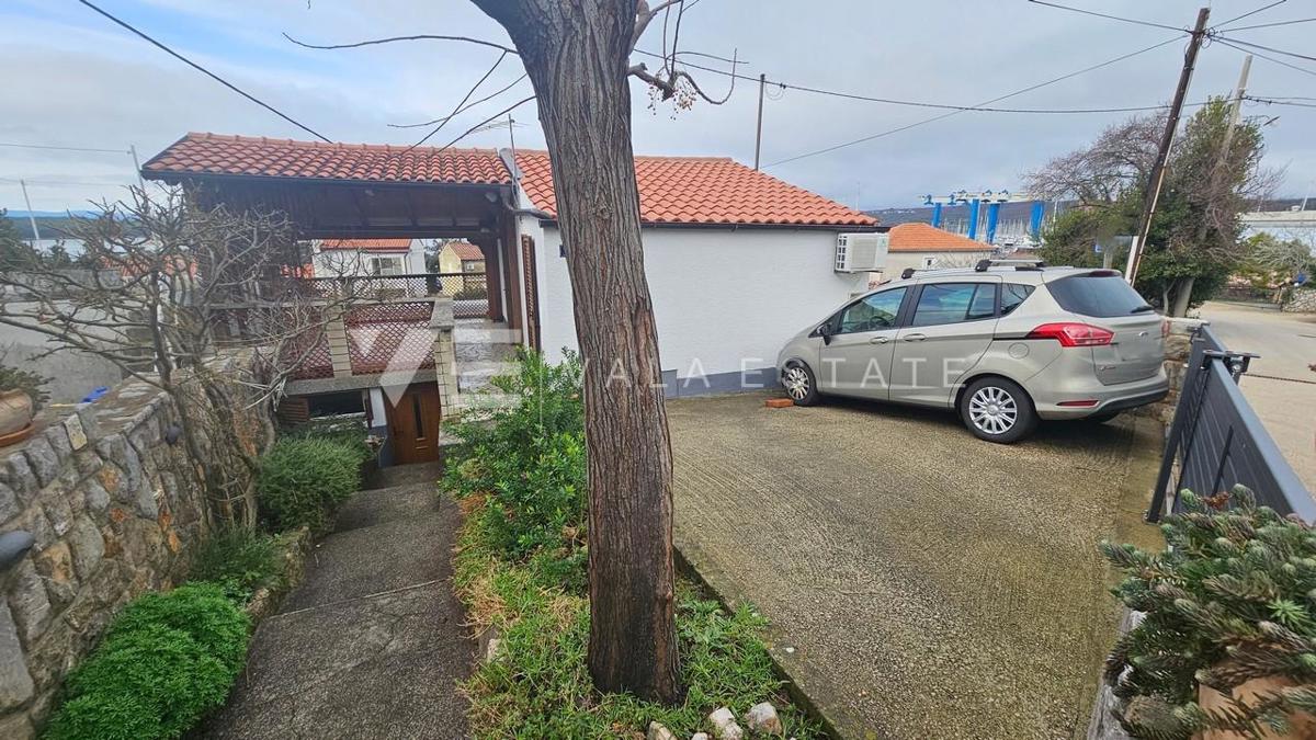 SAMOSTOJNA HIŠA BLIZU MORJA