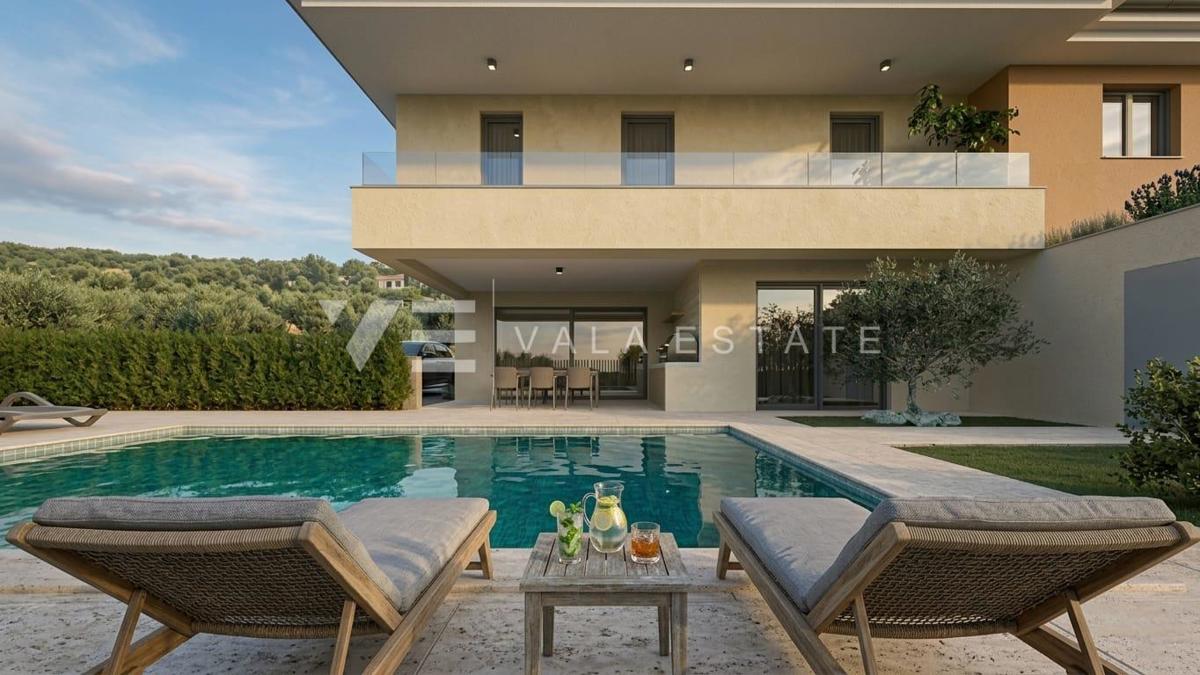 NOVA POL-SAMOSTOJNA HIŠA Z BAZENOM NA MIRNI LOKACIJI