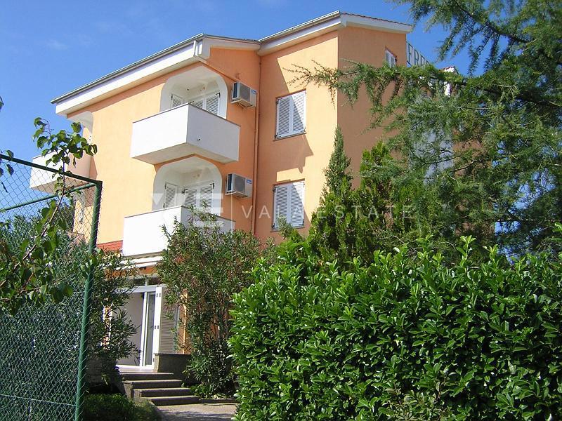 APARTMAJSKA HIŠA - PANSION SA 13 STANOVANJA V ODLIČNO LOKACIJO