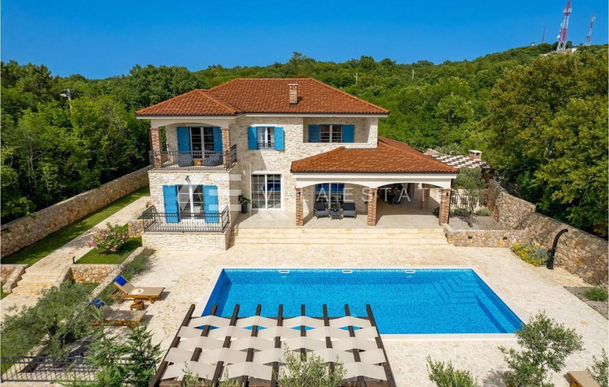 NOVA MEDITERANSKA VILA Z BAZENOM NA MIRNI LOKACIJI