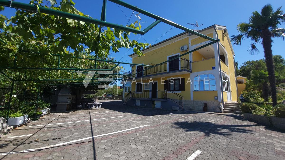 SAMOSTOJEČA STANOVANJSKA HIŠA S POGLEDOM NA MORJE