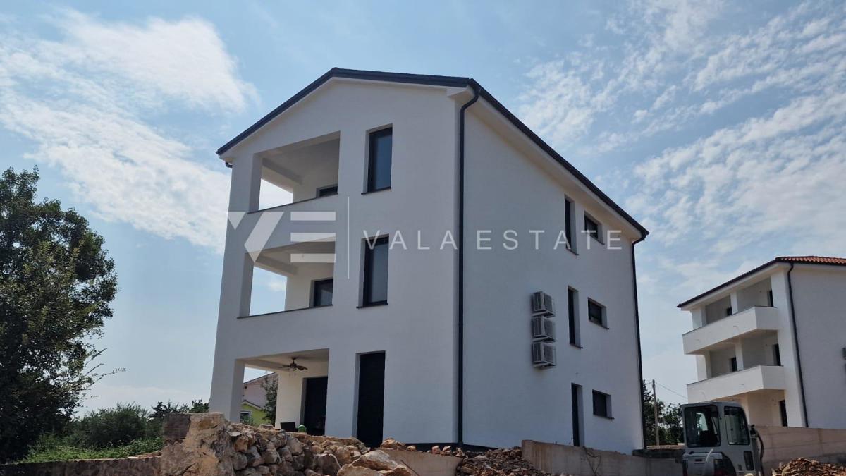 APARTMA V PRVOM NASTROJU S POGLEDOM NA MORJE