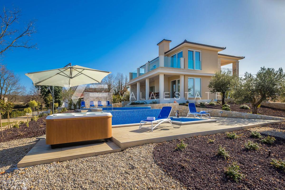 OTOK KRK - NOVEJŠA SAMOSTOJNA HIŠA Z BAZENOM IN POGLEDOM NA MORJE