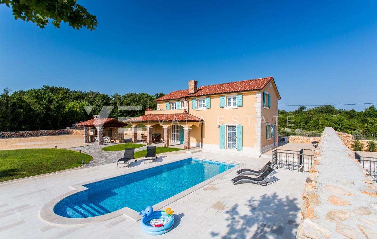 SAMOSTOJNA MEDITERANSKA VILA S BAZENOM IN LEPIM VRTOM