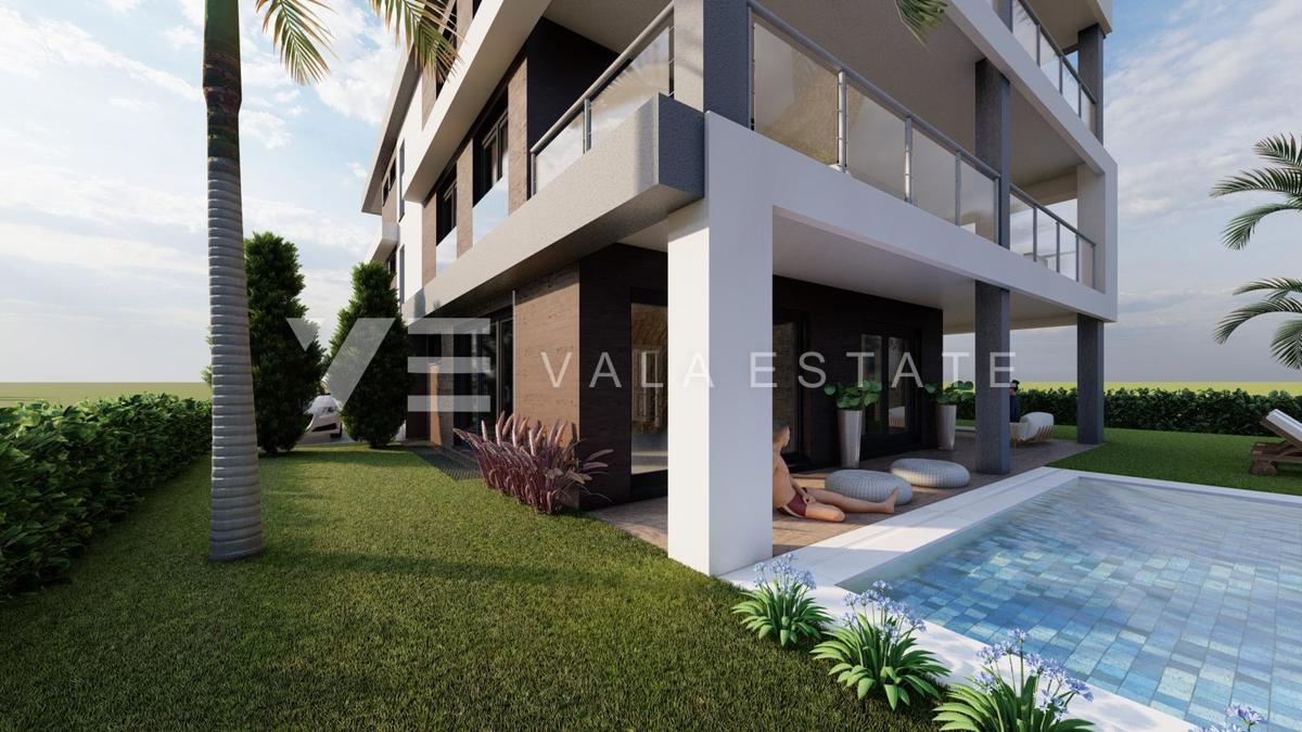  PRITLIČNO STANOVANJE Z VRTOM IN BAZENOM NA ATRAKTIVNI LOKACIJI