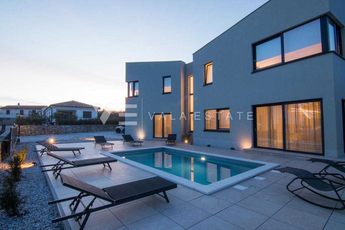 NOVA LUKSUZNA VILA Z BAZENOM V MIRNEM OKOLJU