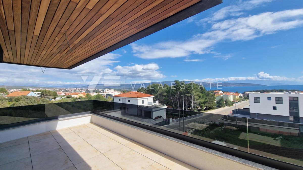 MODERNI PENTHOUSE APARTMA S STREŠNO TERASO IN BAZENOM