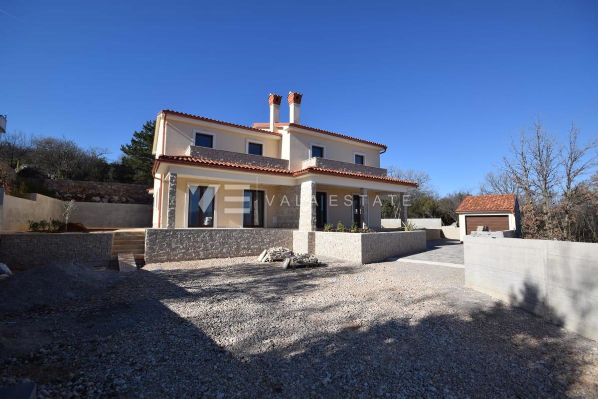 SAMOSTOJNA HIŠA Z DVEMA APARTMAJEMA IN POGLEDOM NA MORJE