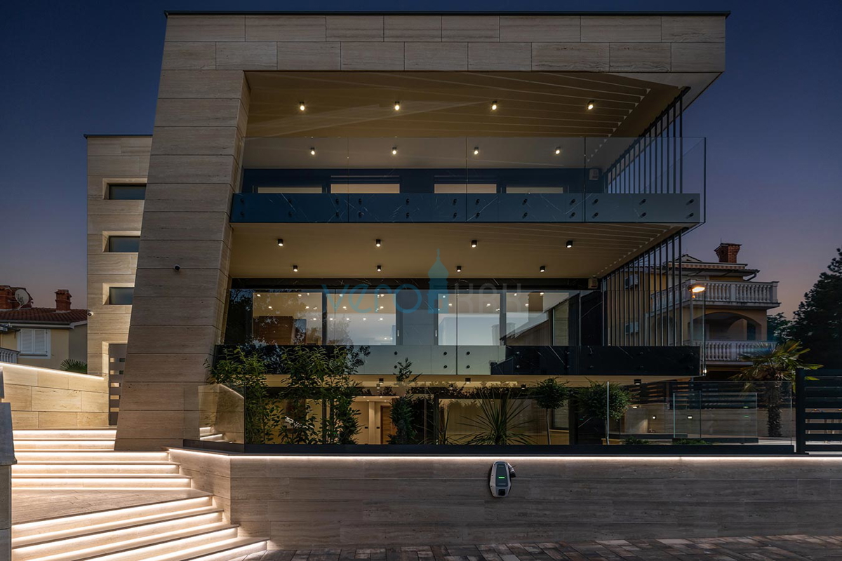 Malinska, luksuzen apartma z bazenom, pogled, vrt, 80m do morja, prodamo