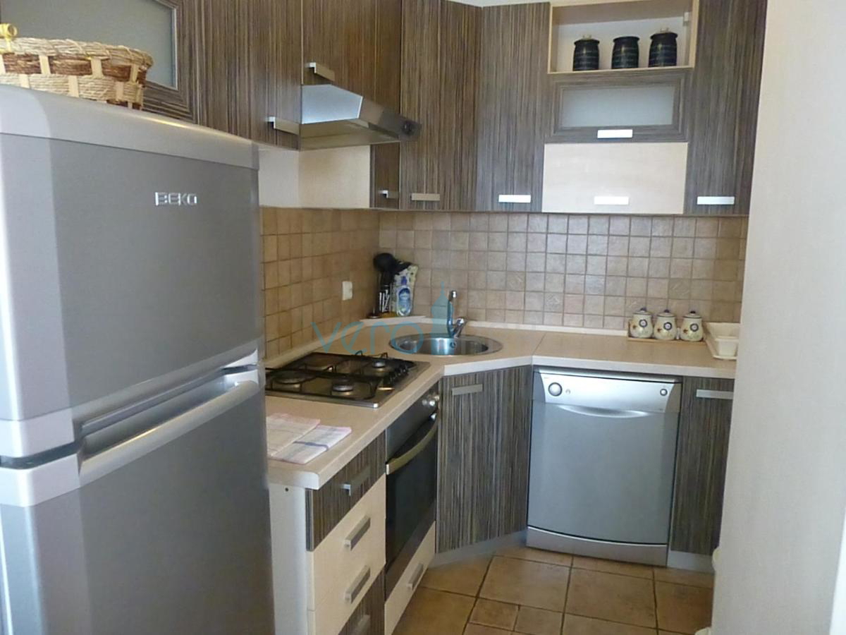 Otok Krk, Omišalj, samostojna hiša s 5 apartmaji, 170 m od morja, prodaja