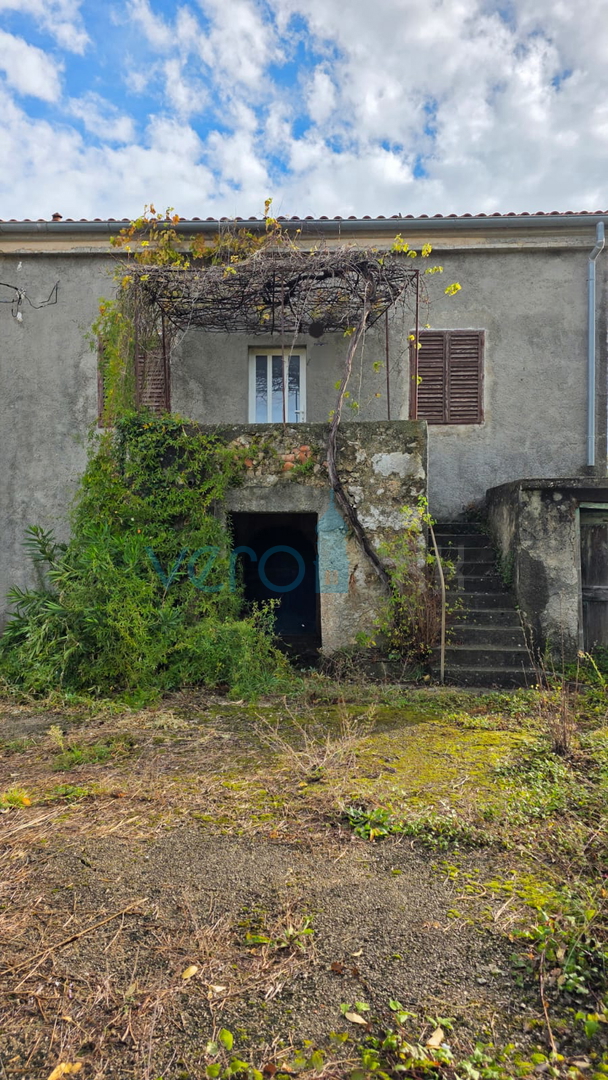 Otok Krk, mesto Krk, okolica, dvojna kamnita hiša, prodaja