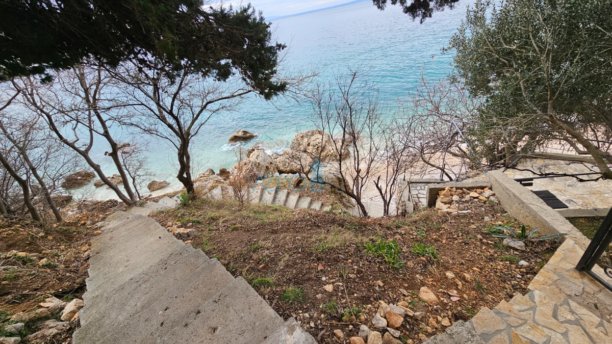 Otok Krk, Stara Baška, kamnita samostojna hiša, 60 m od morja, parkirišče, razgled, prodaja