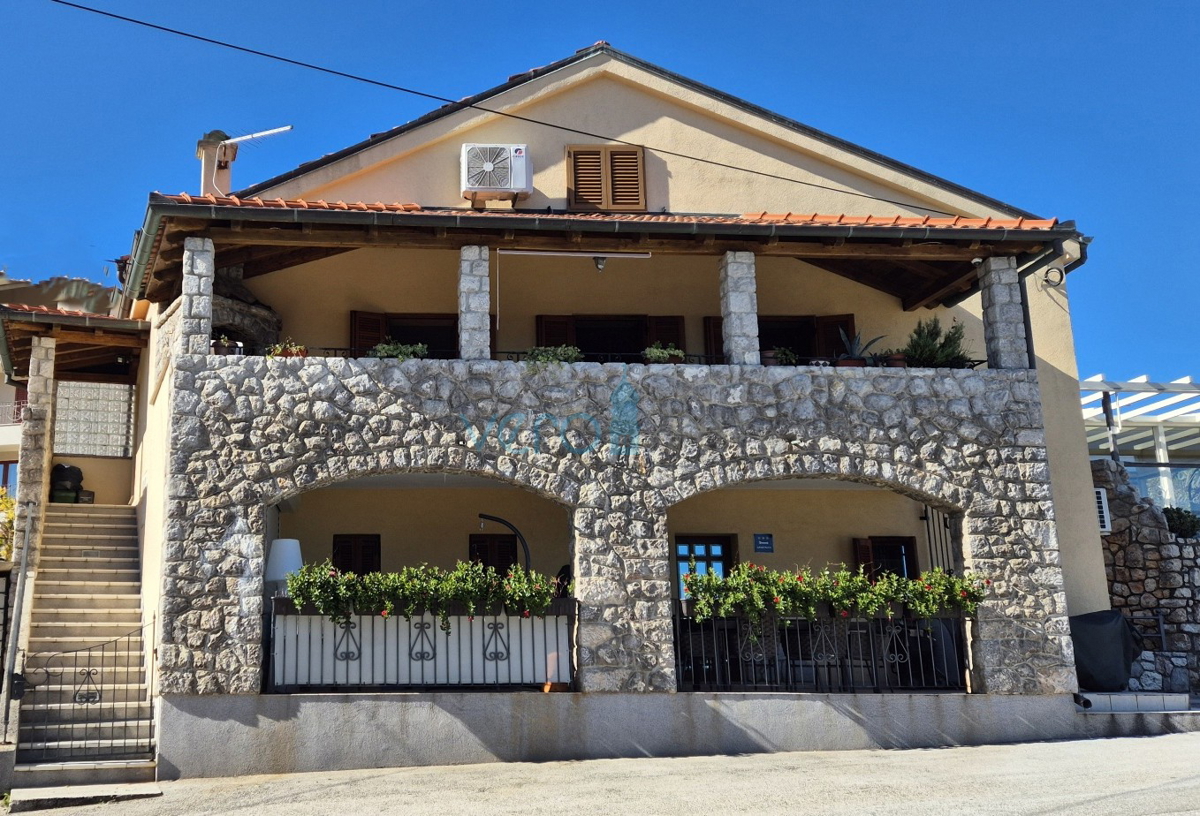 Otok Krk, Malinska, okolica, hiša z dvema stanovanjema, prva vrsta ob morju, pogled, prodaja