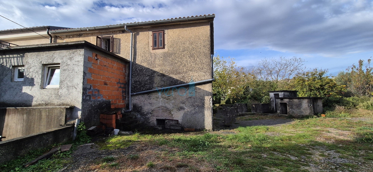 Otok Krk, mesto Krk, okolica, dvojna kamnita hiša, hlev, vrt, klet, garaža, prodaja