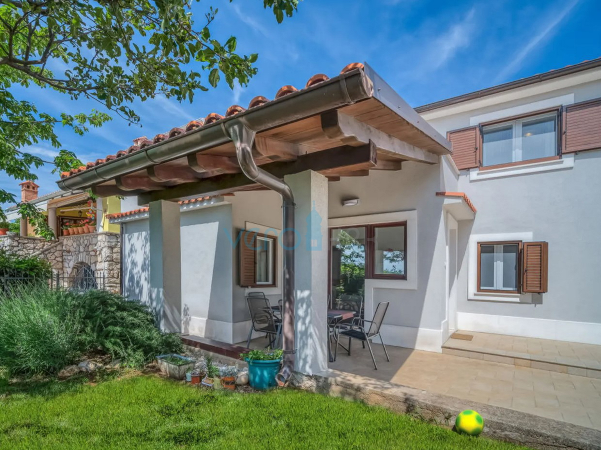 Otok Krk, Dobrinj, Kras, dvojna hiša 169 m2, prodaja