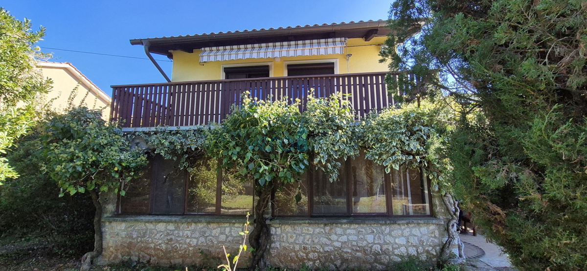 Otok Krk, Dobrinj, okolica, samostojna hiša s prostornim vrtom, prodaja