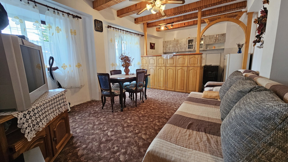 Otok Krk, Dobrinj, staro mestno jedro, avtohtona hiša s teraso in razgledom, prodaja