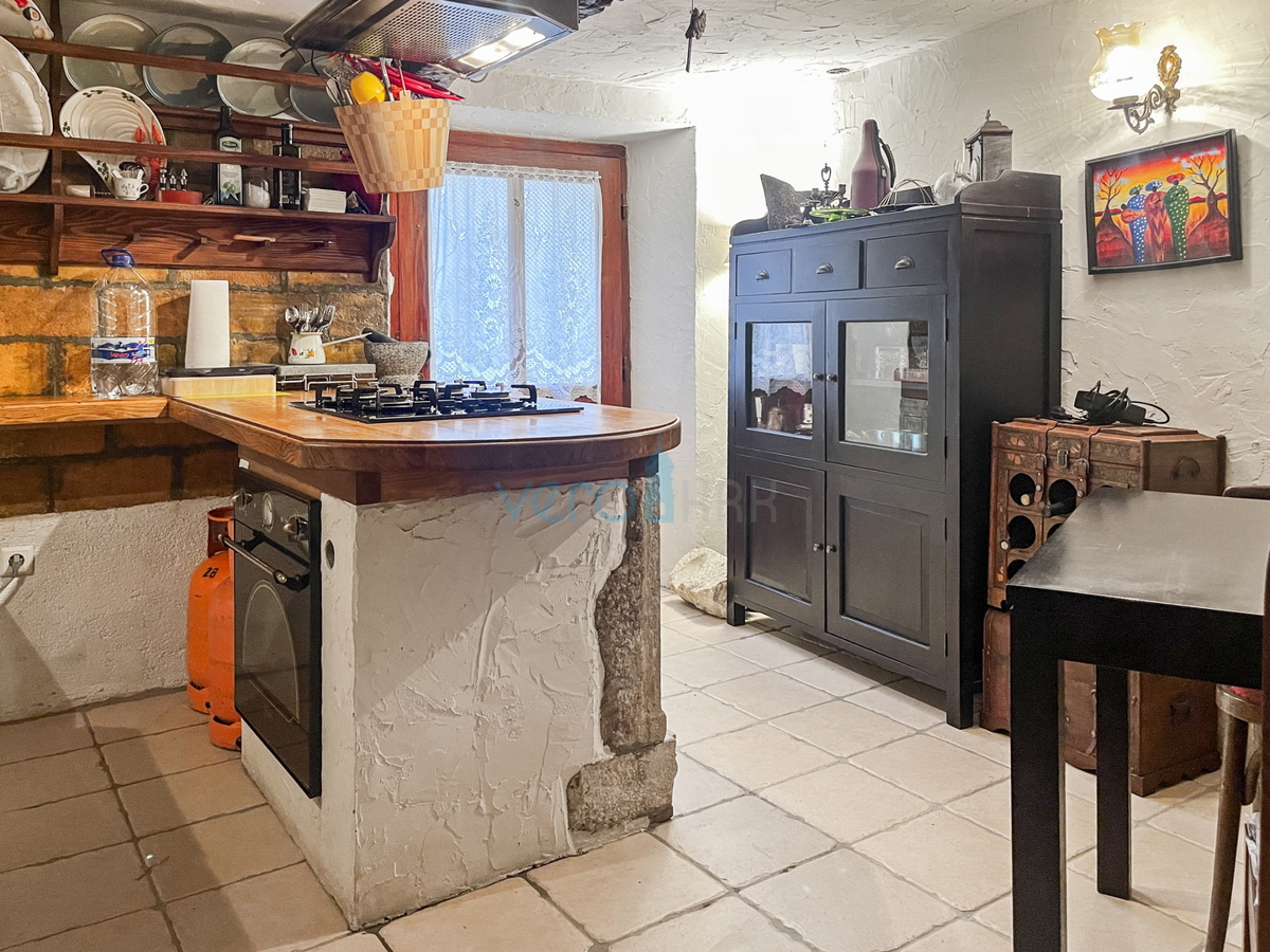Dobrinj, otok Krk, obnovljena rustikalna hiša, 80 m2, razgled, prodaja